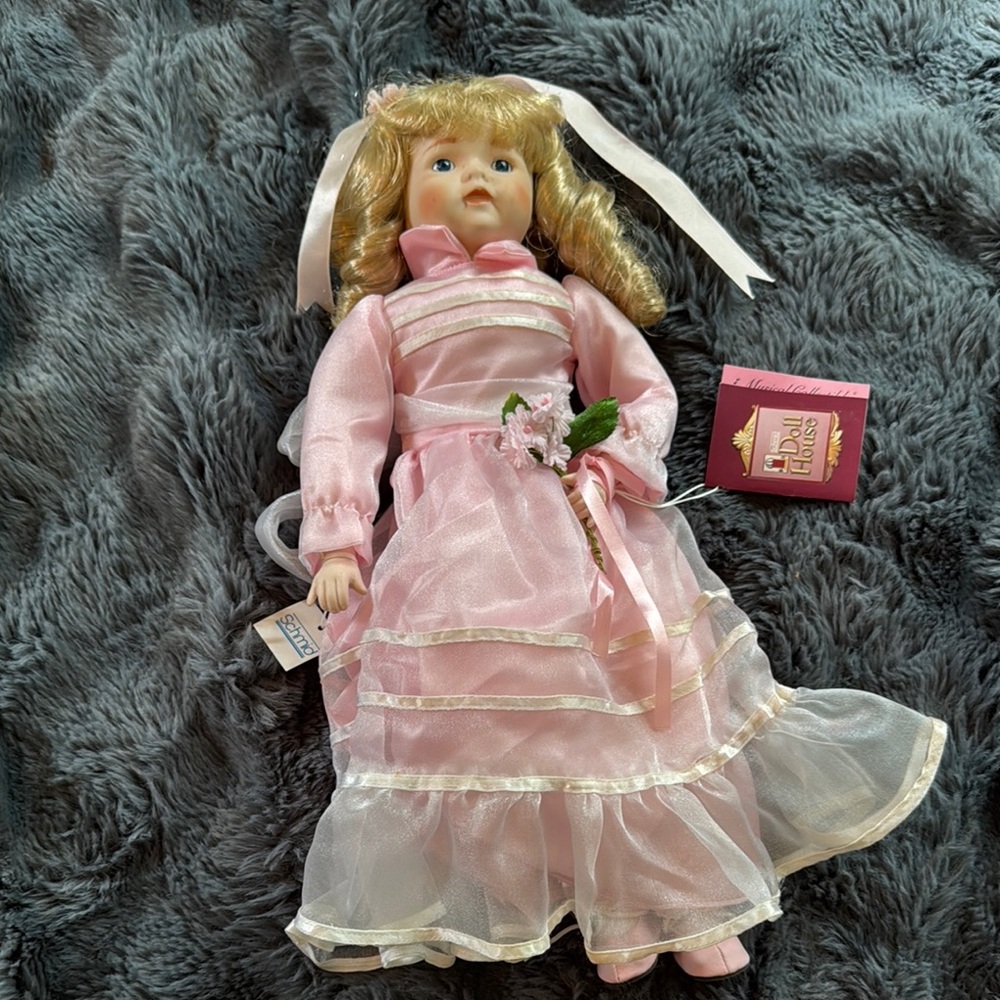 Schmid musical doll
